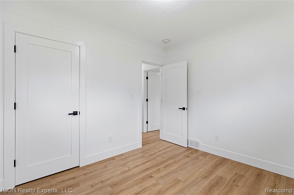 4901 Robert Street, Shelby Twp, MI 48316 — Photo 17