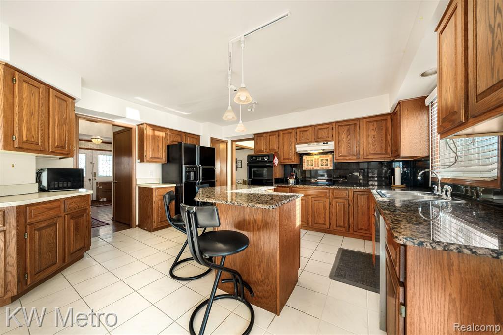 6031 HEARTHSIDE Drive, Troy, MI 48098 — Photo 7