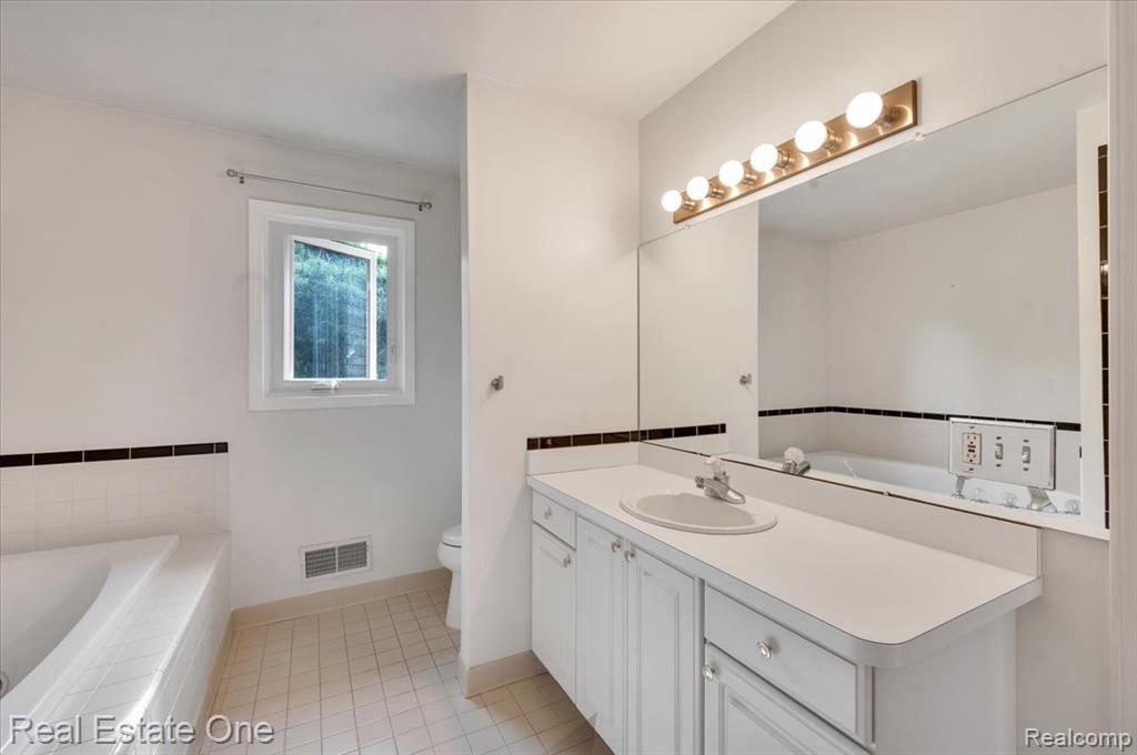 751 Bristol Lane, Clarkston, MI 48348 — Photo 22