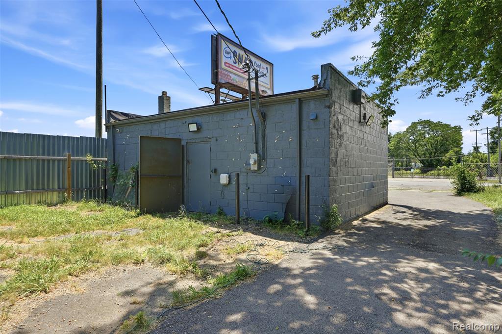 19512 Schoolcraft, Detroit, MI 48223 — Photo 10