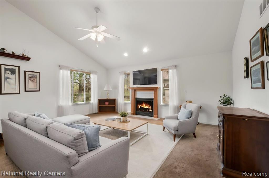 7221 Hawthorne Circle, Goodrich Vlg, MI — Photo 4