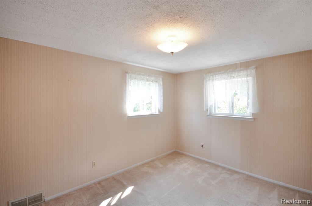 40509 Irval Drive, Sterling Heights, MI 48313 — Photo 18