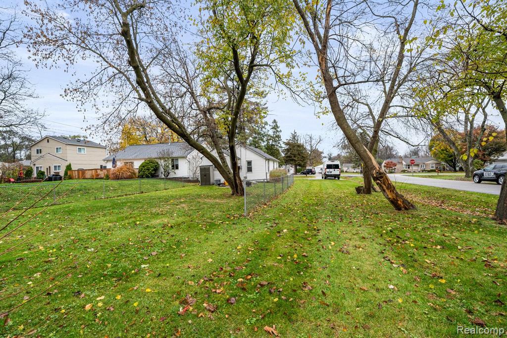 8624 RUSSELL Street, Shelby Twp, MI 48317 — Photo 19