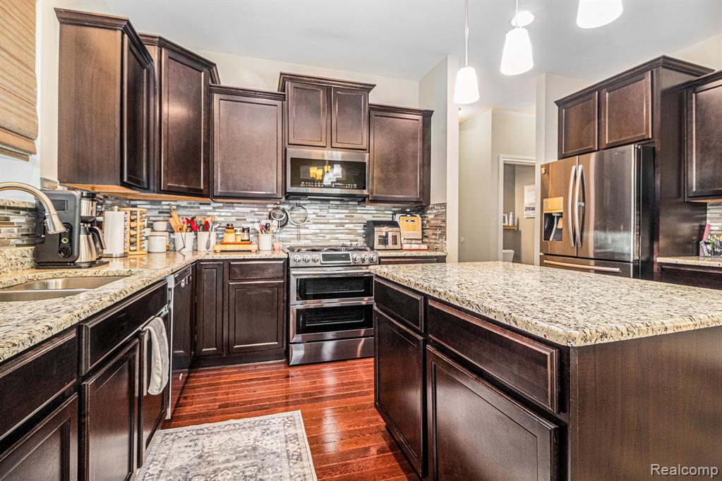 8023 Ivy Glen Park, White Lake, MI — Photo 12