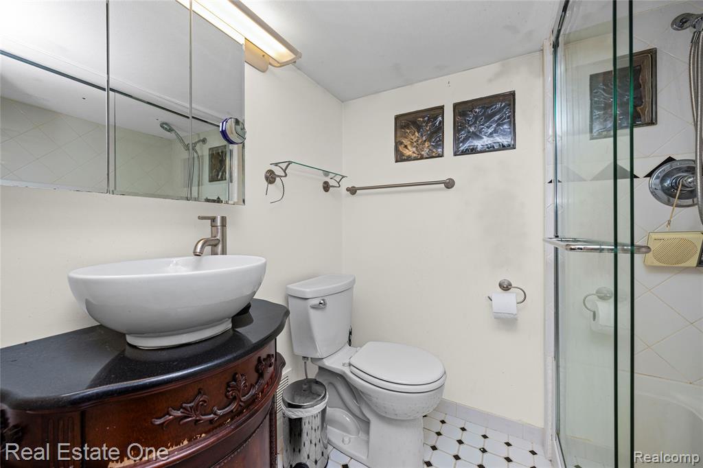 6740 Brockhurst Boulevard, West Bloomfield, MI — Photo 31