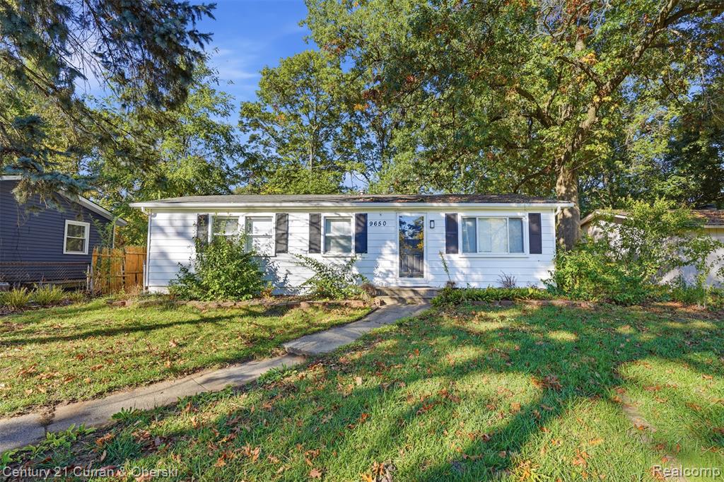 9650 Cooley Lake Road, White Lake, MI