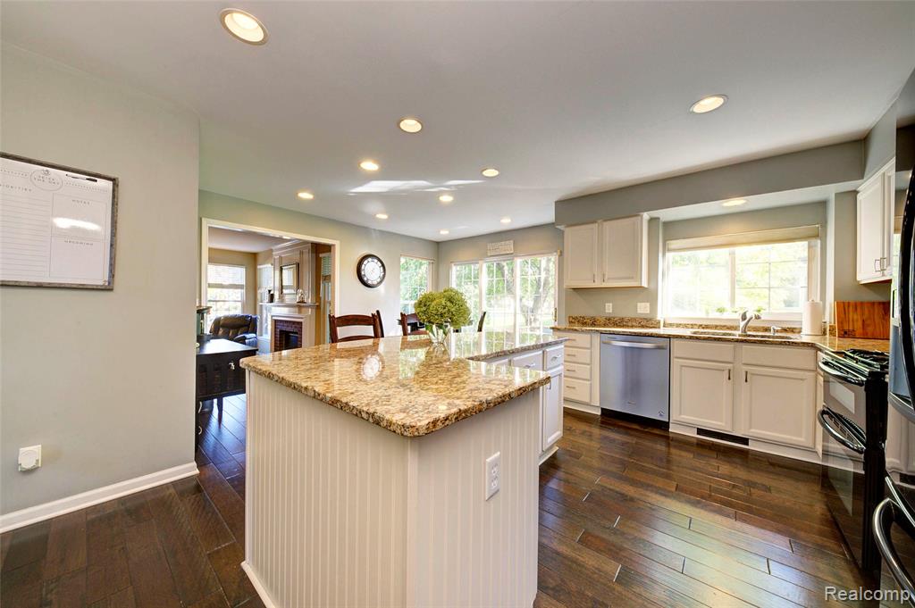 702 Westhills Drive, South Lyon, MI 48178 — Photo 26