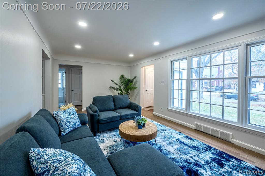 10425 Elgin Avenue, Huntington Woods, MI — Photo 4