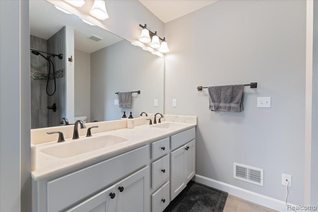 5606 Chatham Lane, Grand Blanc, MI 48439 — Photo 36