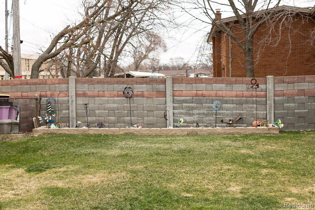 24636 Almond Avenue, Eastpointe, MI 48021 — Photo 40