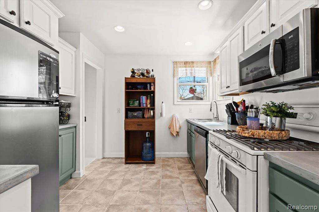 4237 EASTLAWN Avenue, Wayne, MI 48184 — Photo 11