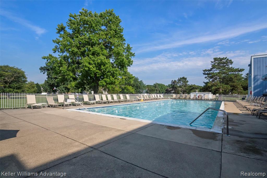 42105 Roscommon Street, Novi, MI 48167 — Photo 43