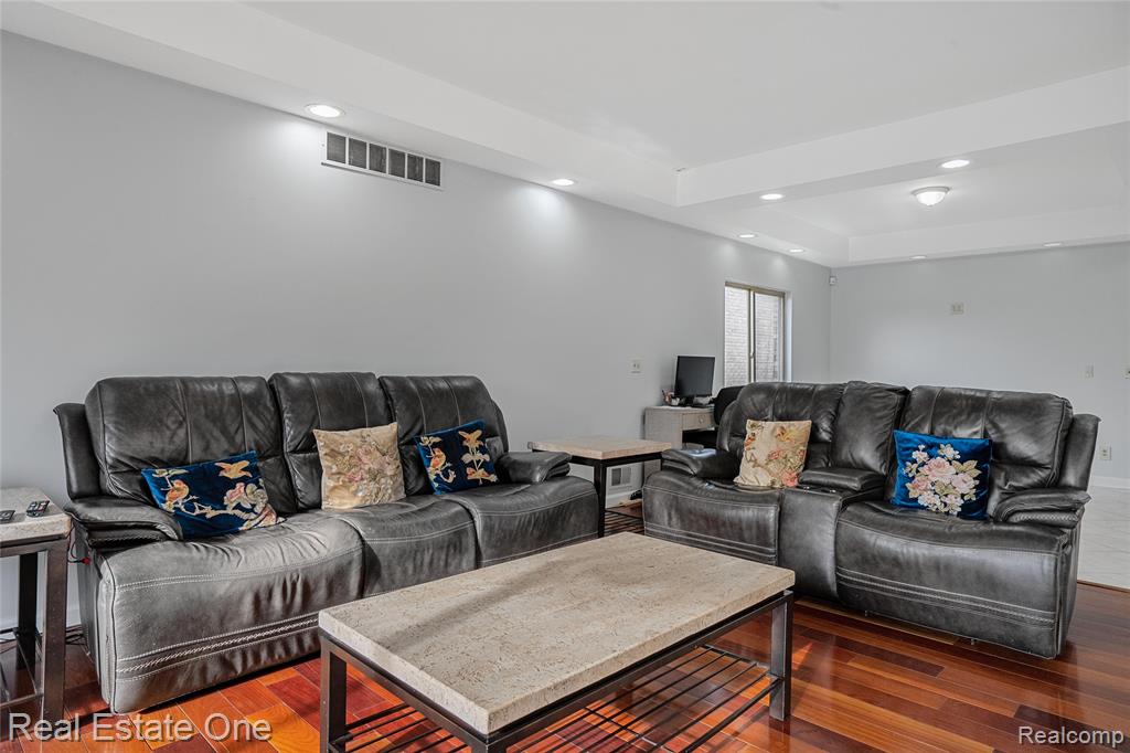6067 N Vernon Street, Dearborn Heights, MI 48127 — Photo 19