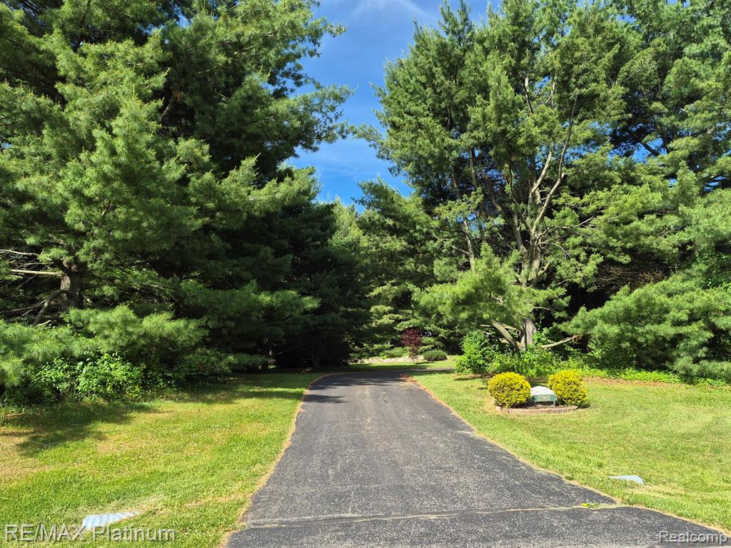 12902 Autumn Ridge Court, Milford, MI 48380 — Photo 70