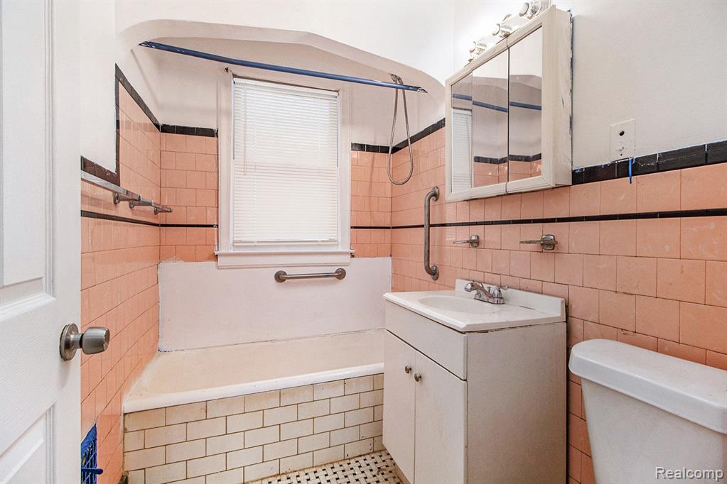 8100 ROBSON Street, Detroit, MI 48228 — Photo 11