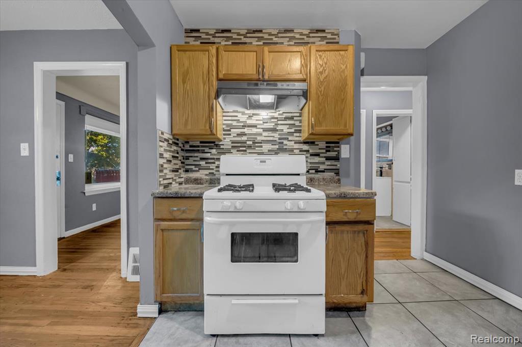 7766 Clayburn Street, Detroit, MI 48228 — Photo 9