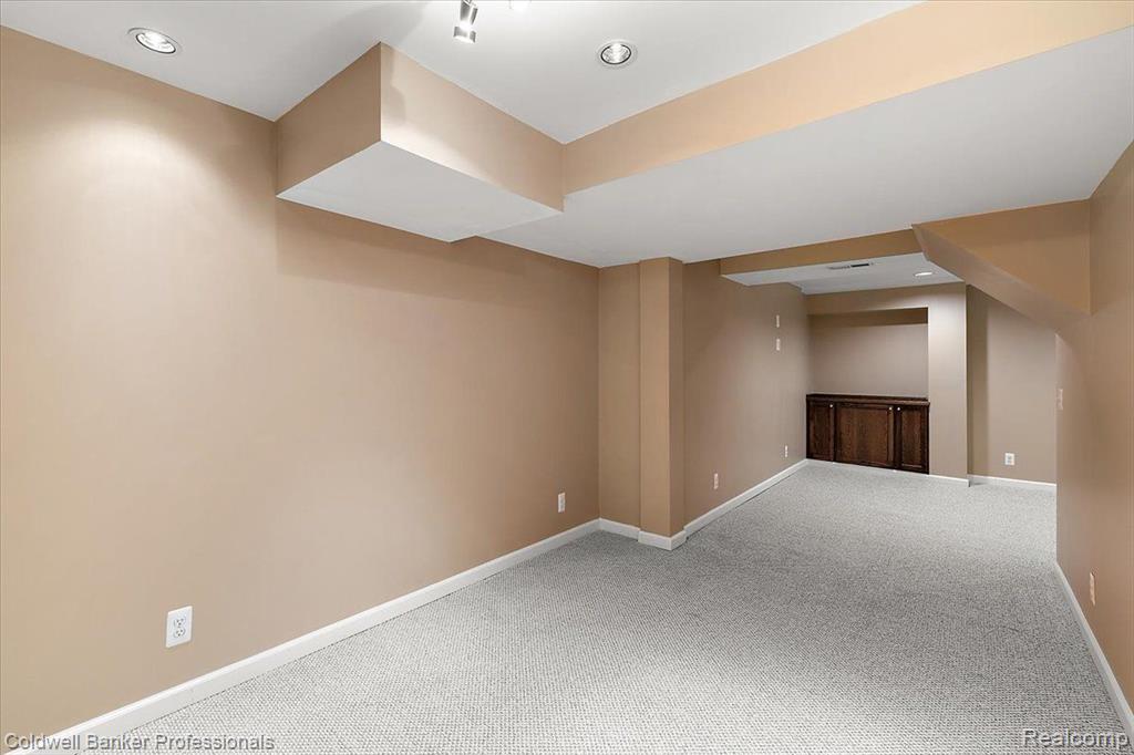 9485 BAYWOOD Drive, Plymouth, MI 48170 — Photo 45