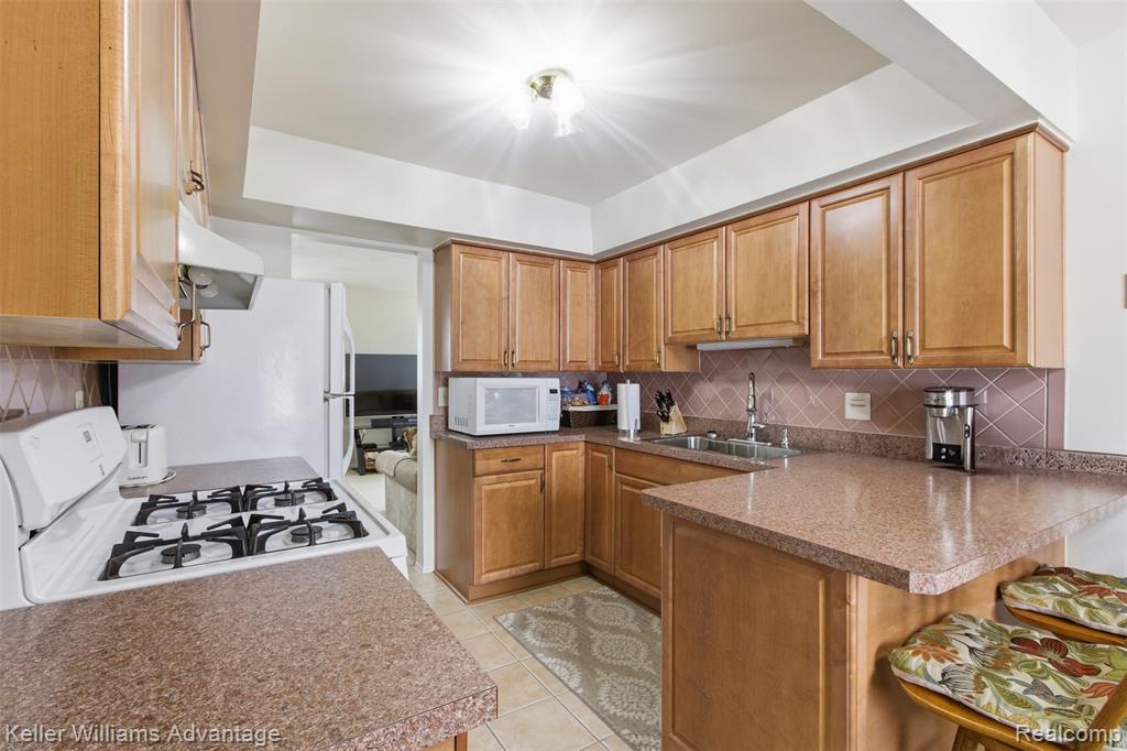 3164 Woods Circle, Detroit, MI 48207 — Photo 5