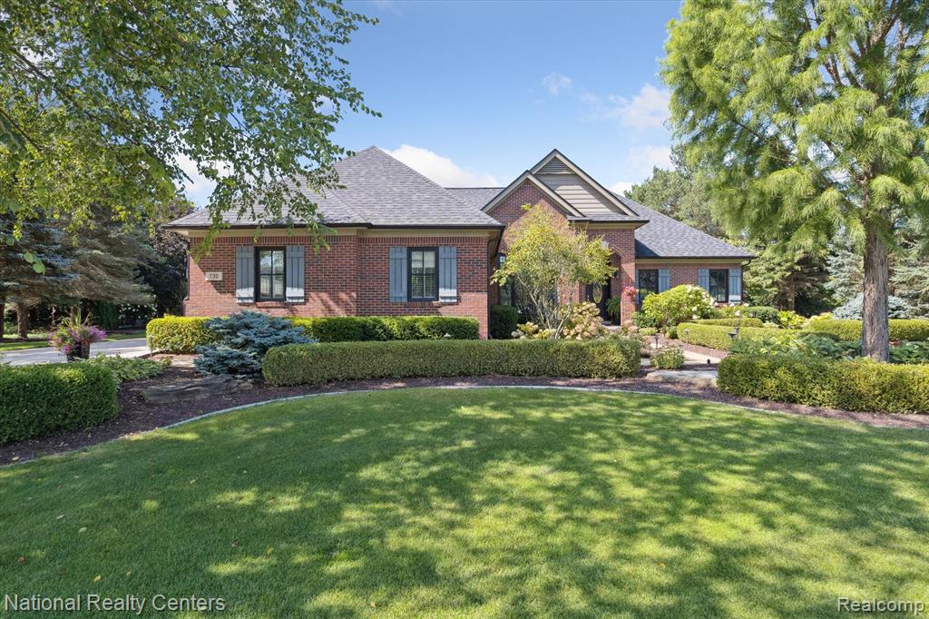 730 Berwick Court, Highland, MI — Photo 5