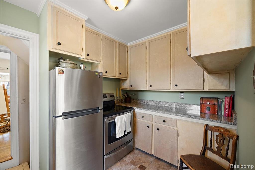 17601 Cambridge Boulevard, Lathrup Village, MI 48076 — Photo 24