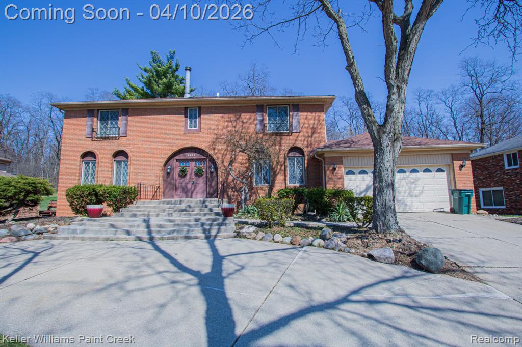 2800 Homewood Drive, Troy, MI 48098 — front exterior