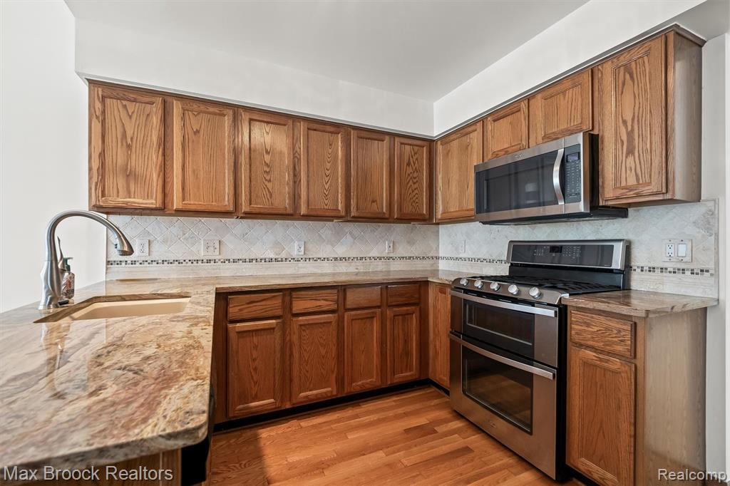 42738 Matthew Drive, 47, Sterling Heights, MI 48313 — Photo 15