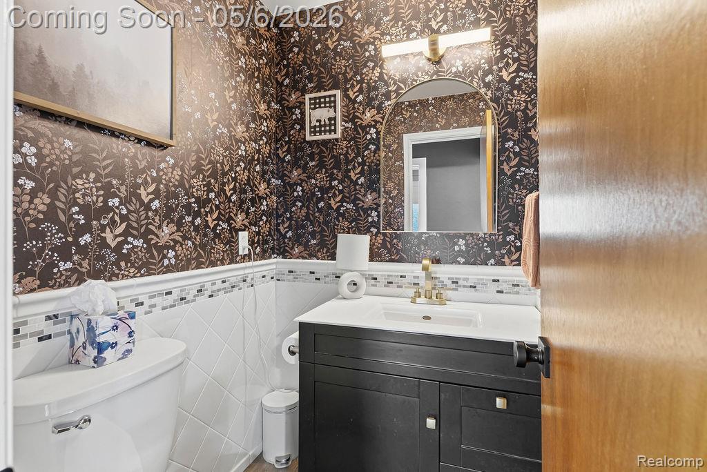 2049 E Hill Road, Grand Blanc, MI 48439 — Photo 21