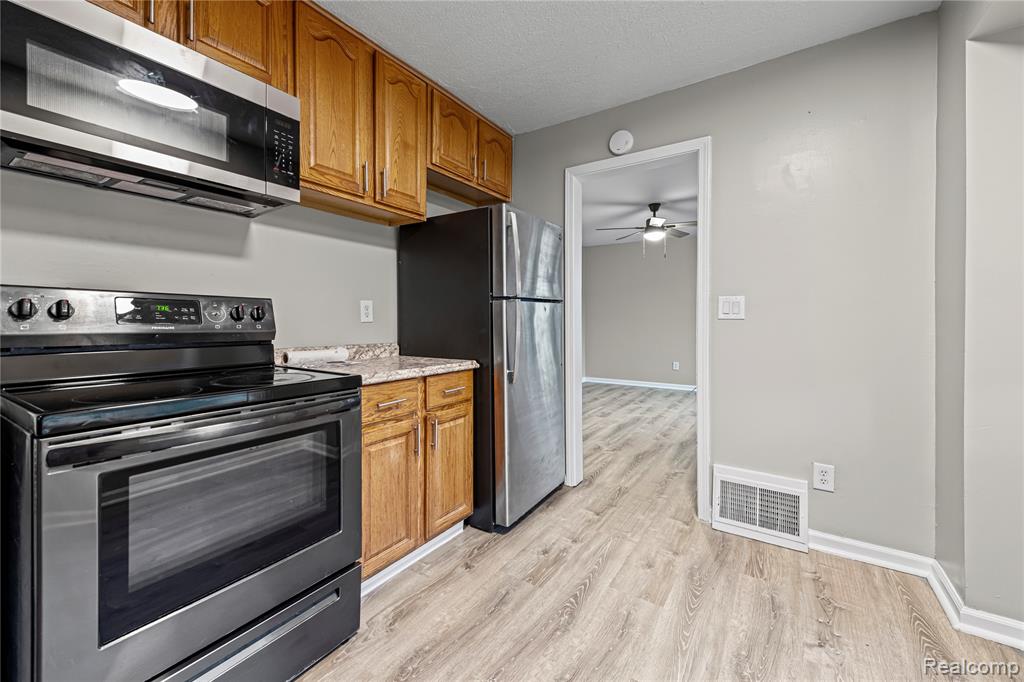 530 Mayflower Avenue, Lincoln Park, MI 48146 — Photo 6
