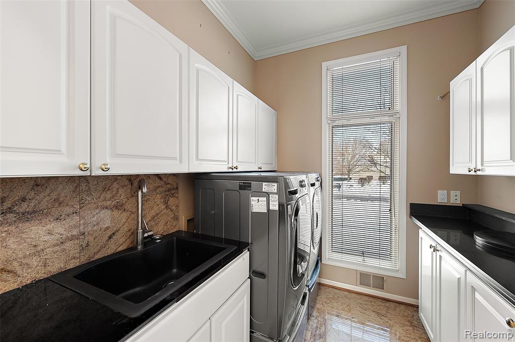 5744 Lochmoor Court, Rochester, MI 48306 — Photo 28