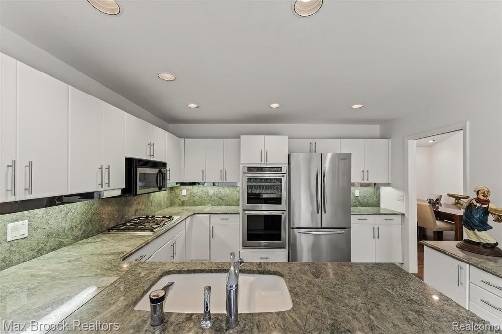 5725 Ridgewood Road, West Bloomfield, MI — Photo 13