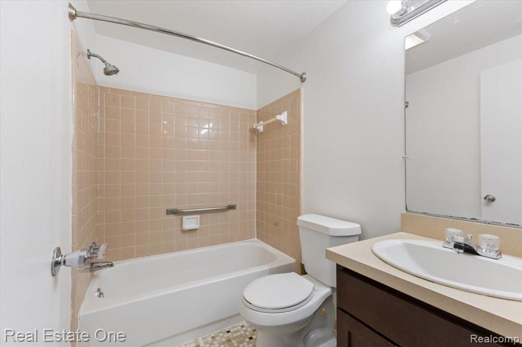 2816 BOMBRIDGE, Ann Arbor, MI 48104 — Photo 13