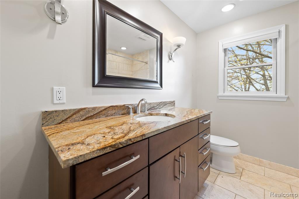 235 INDIANWOOD Road, Lake Orion, MI 48362 — Photo 9