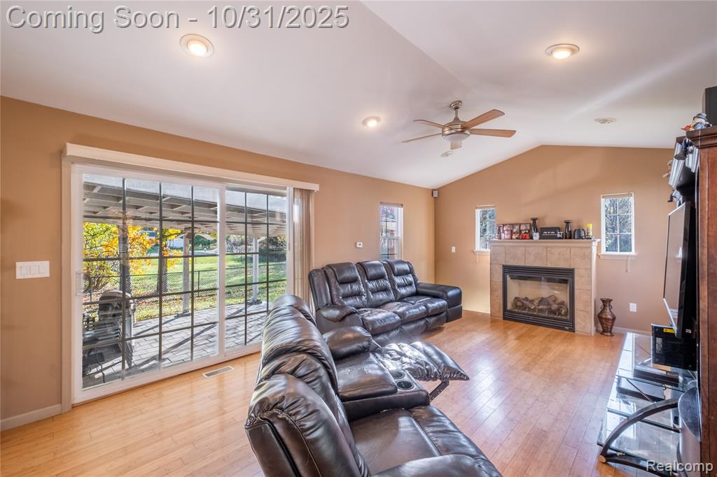 7036 Glen Oak Drive, Grand Blanc, MI 48439 — Photo 8