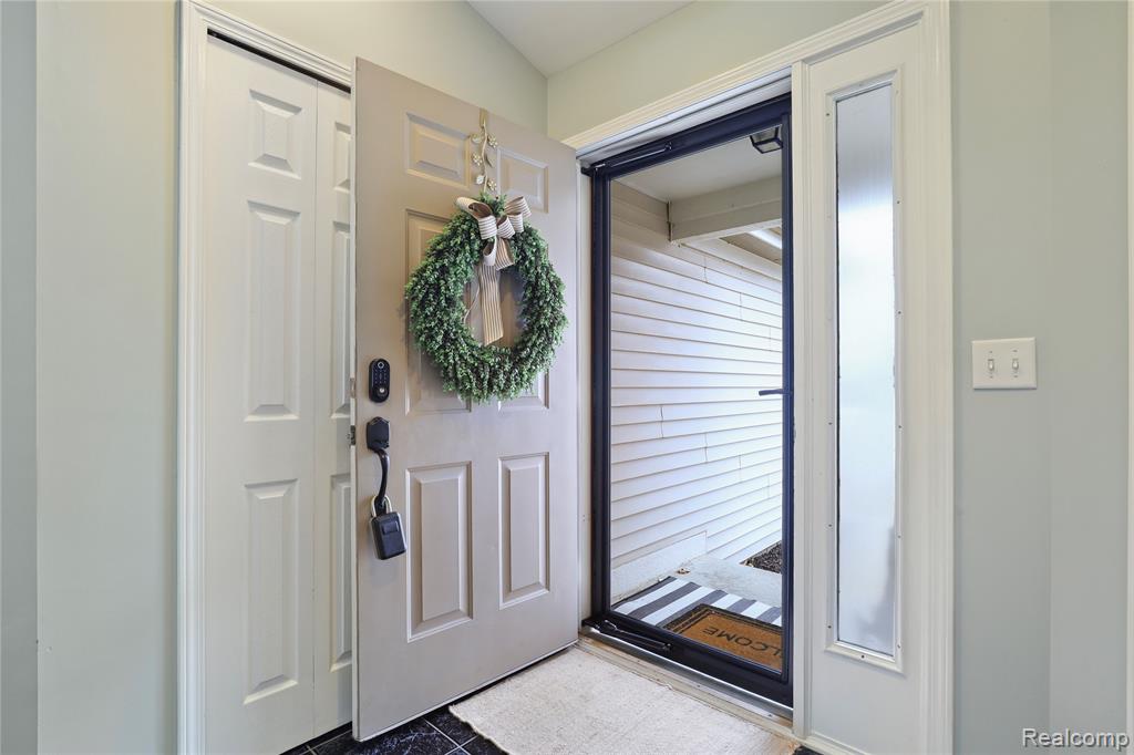 3309 Hilltop Drive, Holly, MI 48442 — Photo 3
