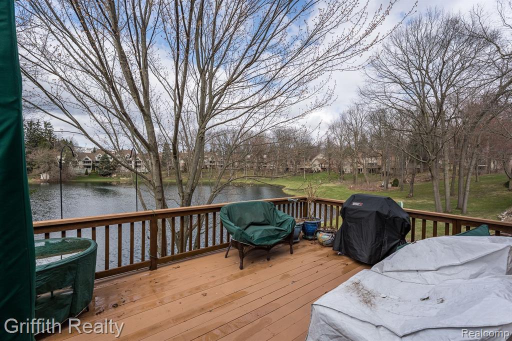 4553 GOLF VIEW Drive, Brighton, MI 48116 — Photo 4