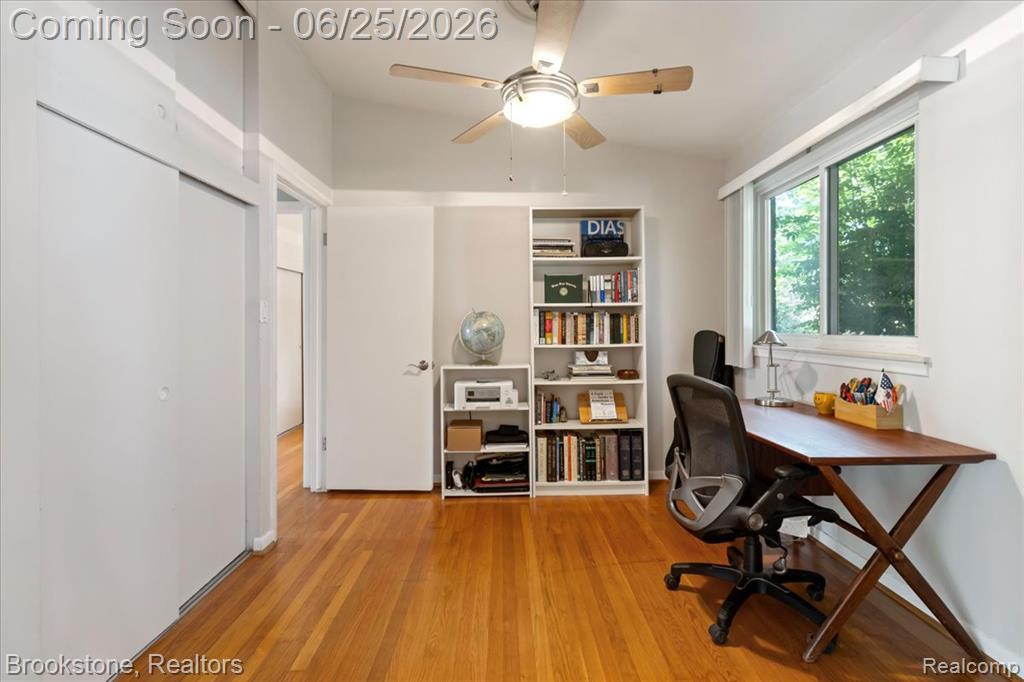 24210 Beverly Street, Oak Park, MI 48237 — Photo 7