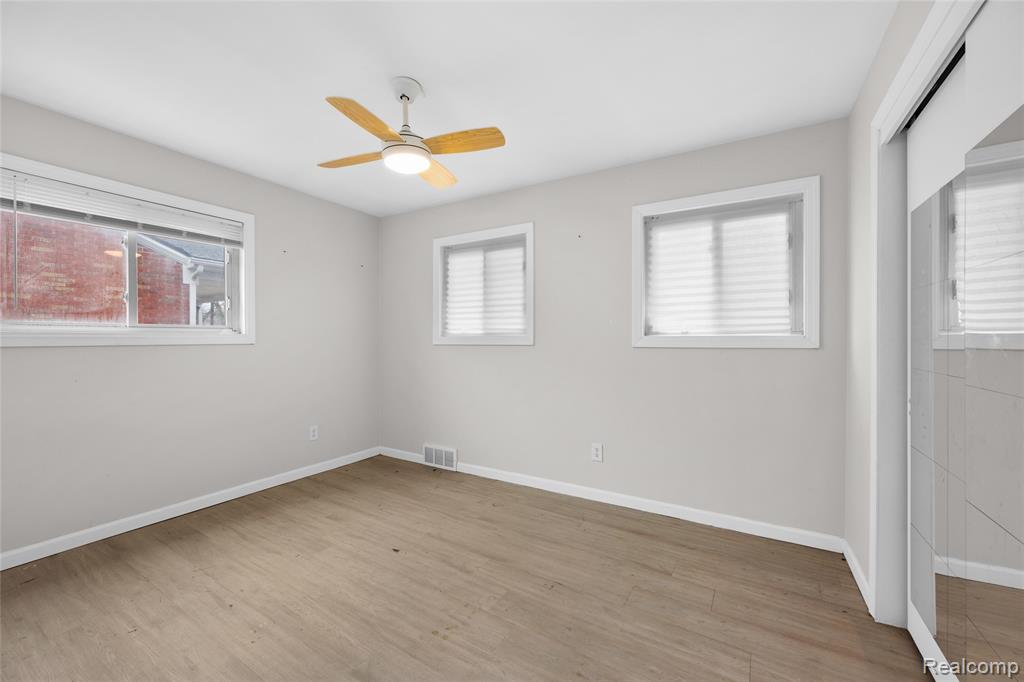8539 Salem Lane, Dearborn Heights, MI 48127 — Photo 19
