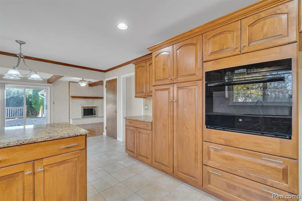 4248 WHITEBIRCH Drive, West Bloomfield, MI 48323 — Photo 16