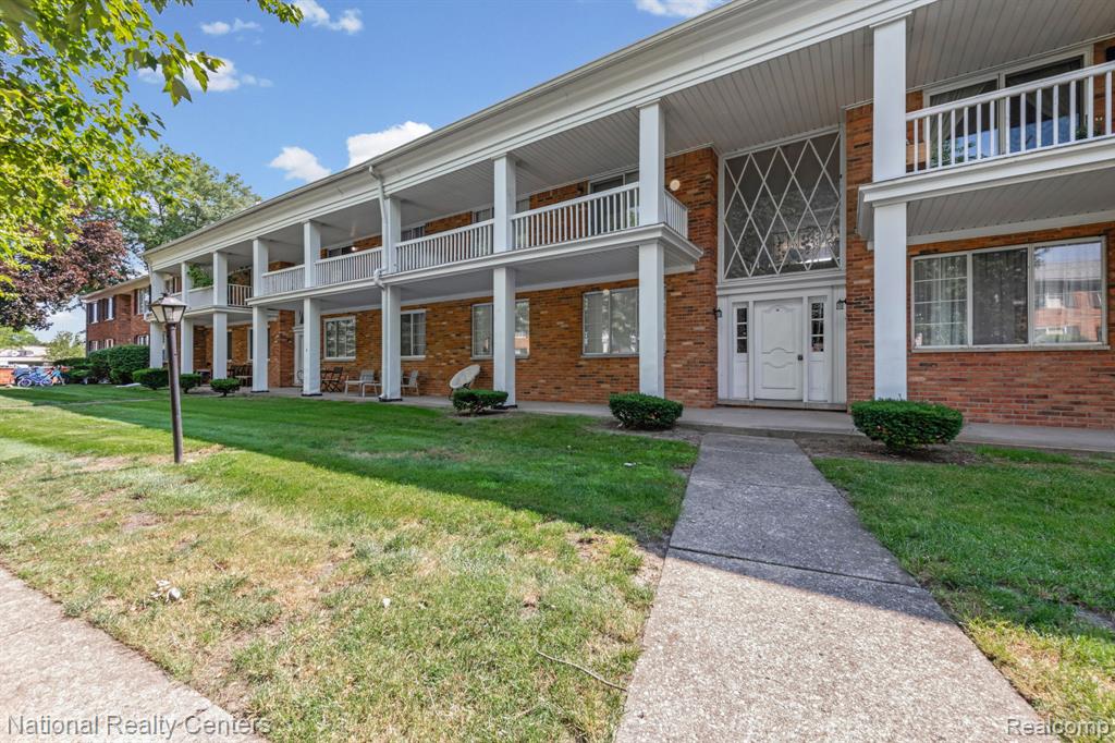 29546 Hoover Road, Warren, MI 48093