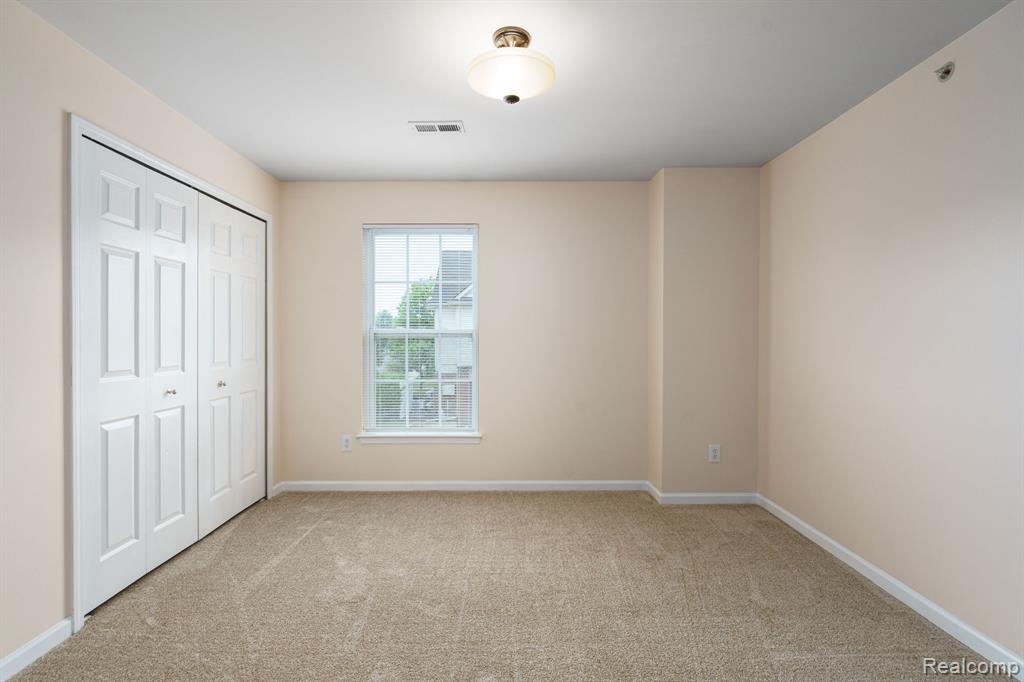 5200 ADDINGTON Drive, 49, Commerce Twp, MI 48390 — Photo 24