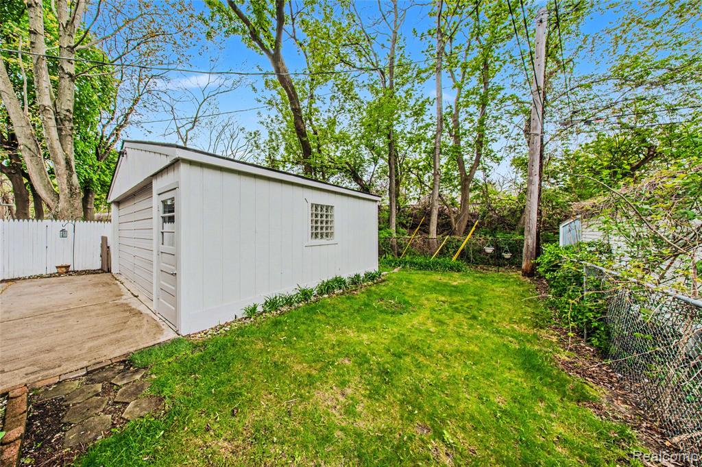 927 N Maple Avenue, Royal Oak, MI 48067 — Photo 8
