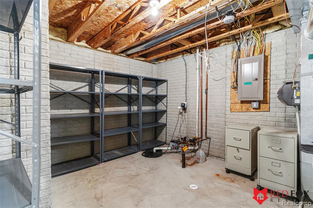 1199 Creek View Court, Burton, MI 48509 — Photo 36