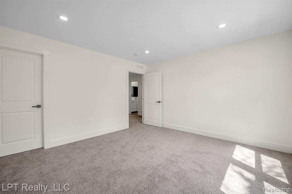 931 E PEARL Avenue N, Hazel Park, MI 48030 — Photo 18