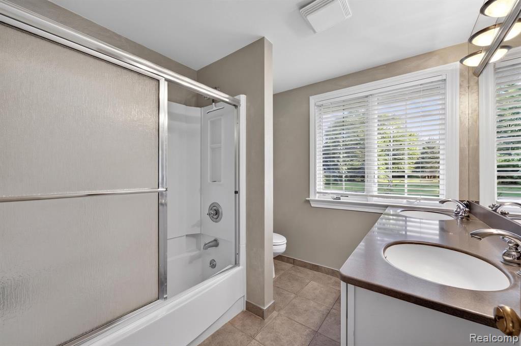 9144 Deer Park Court, Fenton, MI 48430 — Photo 39