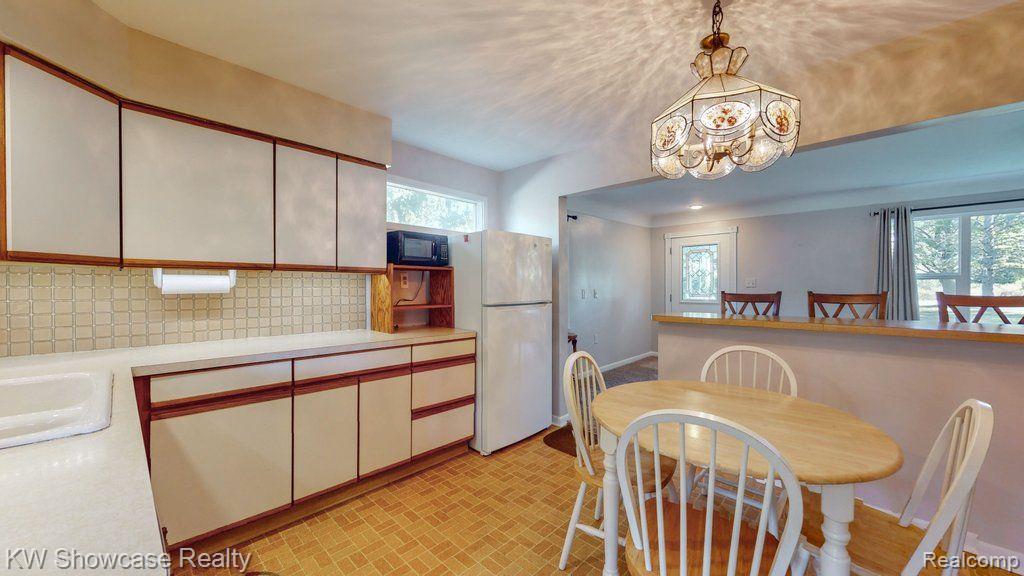 574 YOUNG Road, White Lake, MI 48383 — Photo 14