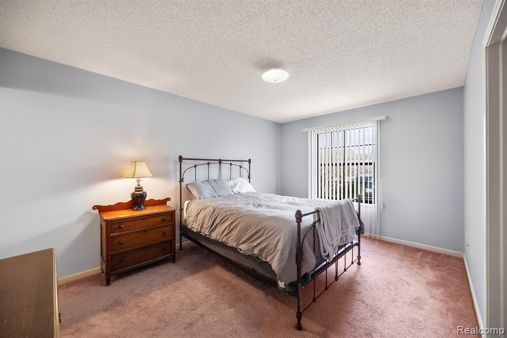 4933 OAK HILL Drive, Waterford, MI 48329 — Photo 17