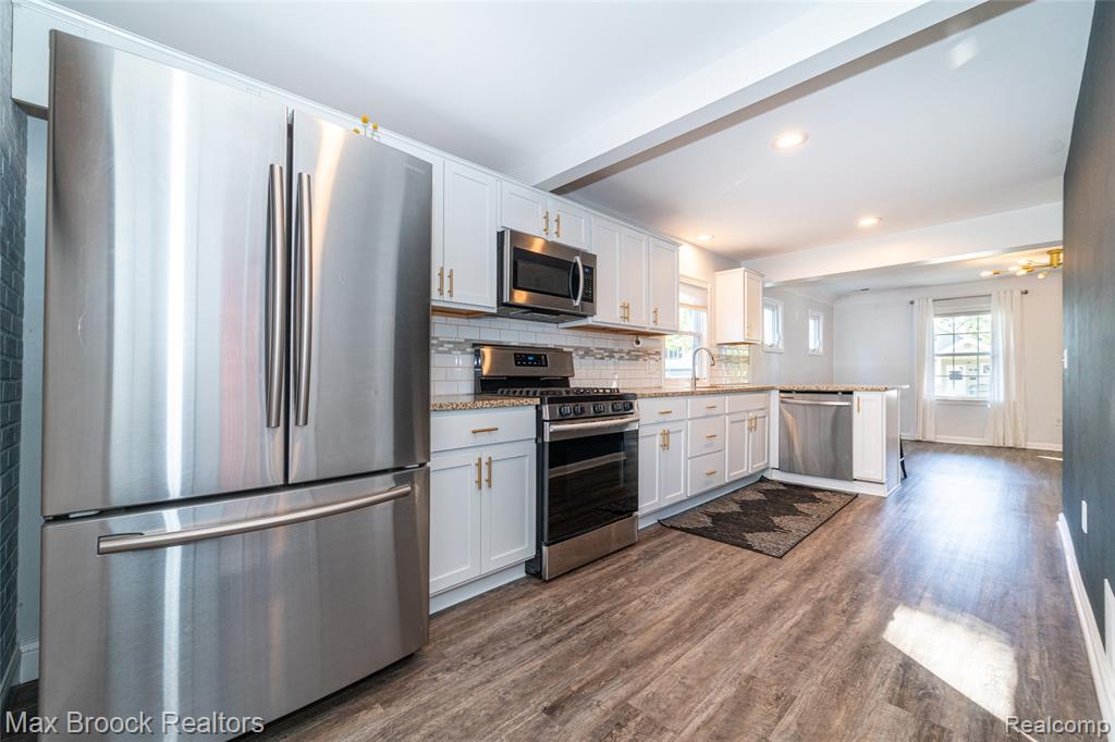 74 W Elza Avenue, Hazel Park, MI 48030 — Photo 9