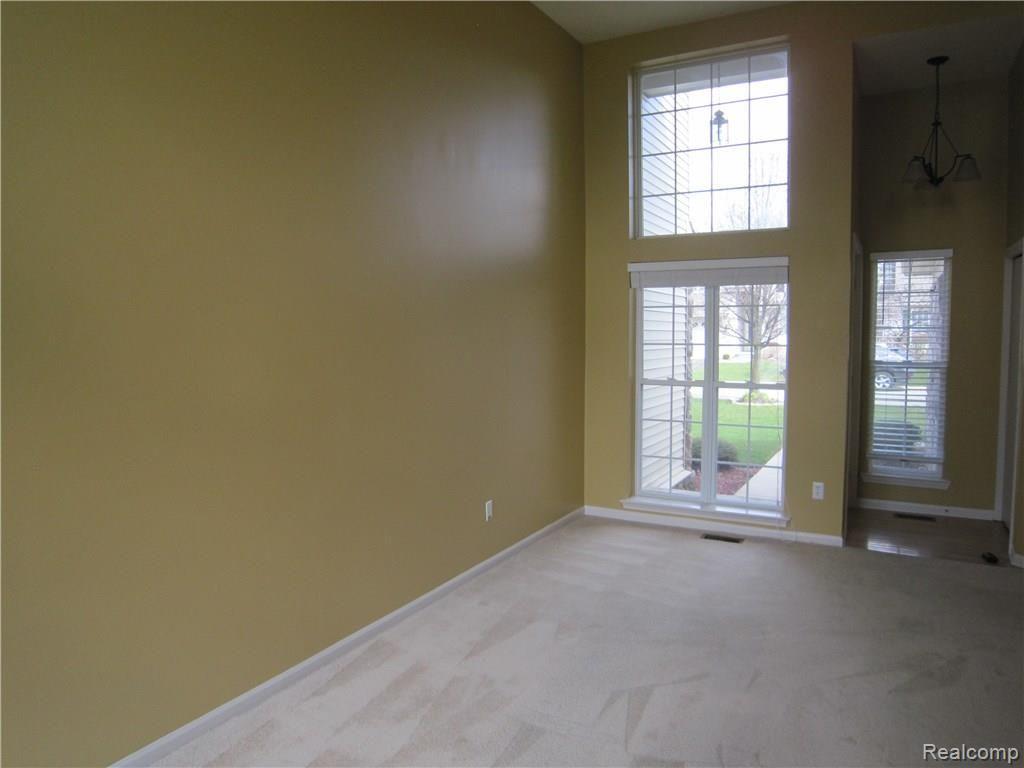 1069 CALPERNIA, Wixom, MI 48393 — Photo 6