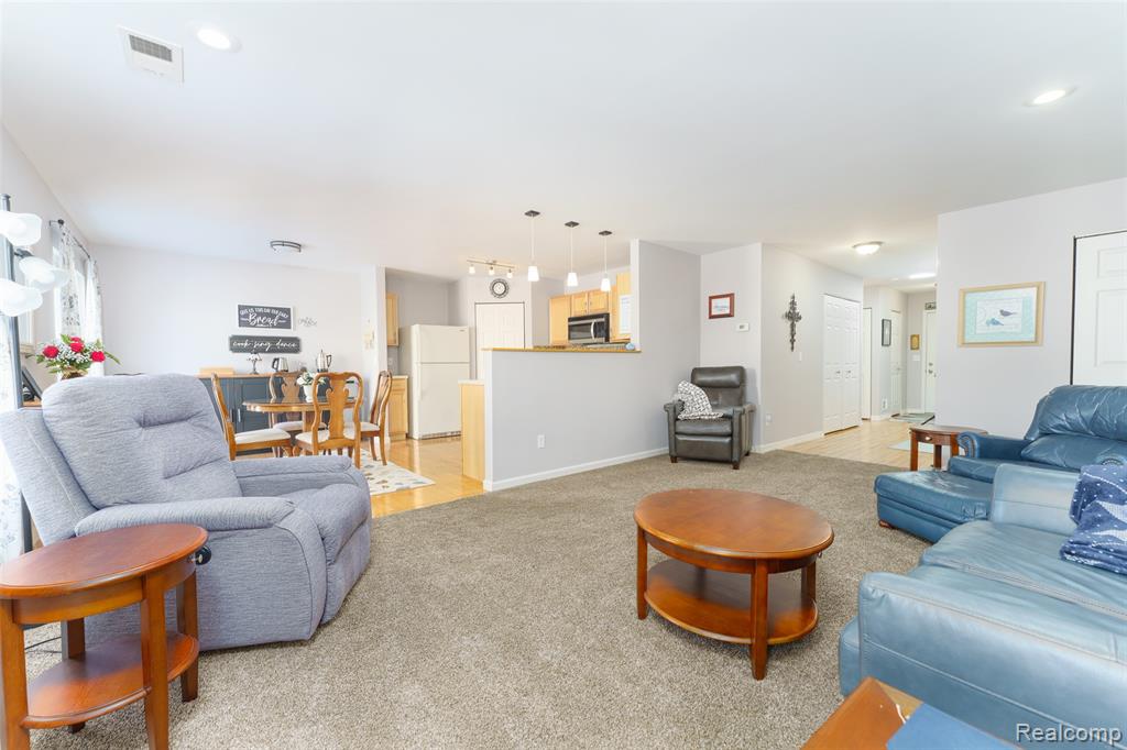 8580 Fox River Drive, Fowlerville, MI 48836 — Photo 9