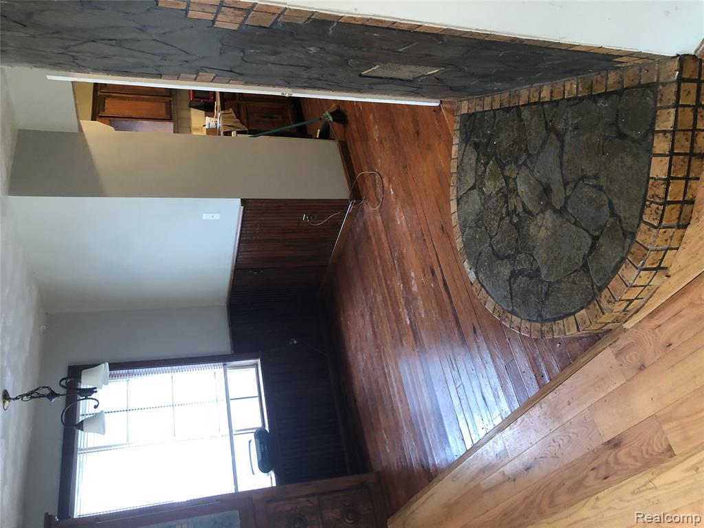8304 Arlis Street, Commerce Twp, MI 48382 — Photo 5